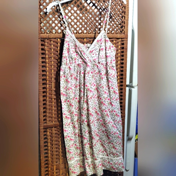 Lei Dress - Picture 1 of 3